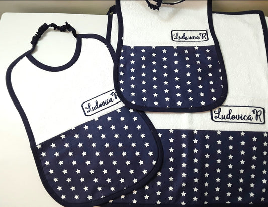 Set Asilo Stelle Blu Personalizzato – 2 Bavette e 1 Asciugamano