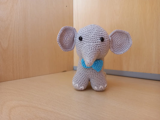 Elefante Amigurumi con Papillon Blu – Idea Regalo in crochet