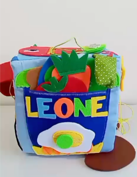 Cubo montessoriani per bambino